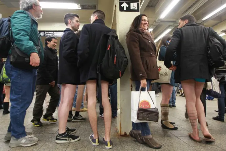 'Gologuzi' putnici okupirali ulice diljem svijeta