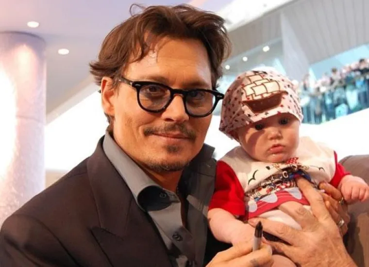 Uporna mama upoznala svoju bebu s holivudskom elitom