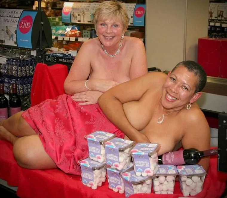 Prodavale svoje gole slike u humanitarne svrhe