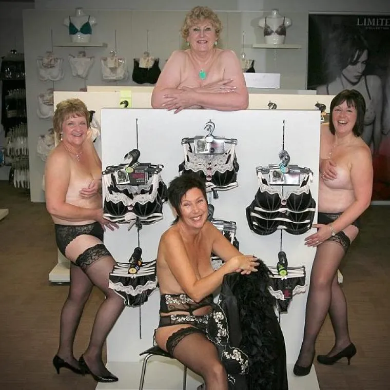 Prodavale svoje gole slike u humanitarne svrhe