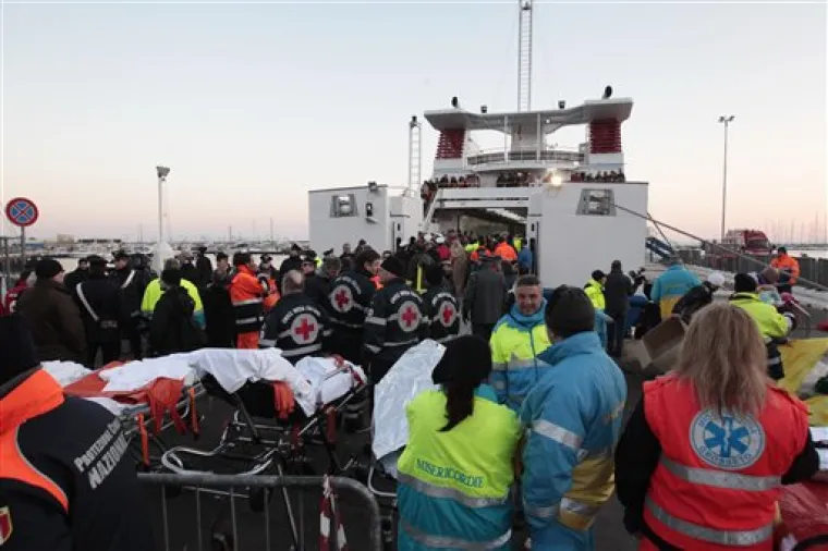 Panični putnici napustili talijanski Titanic