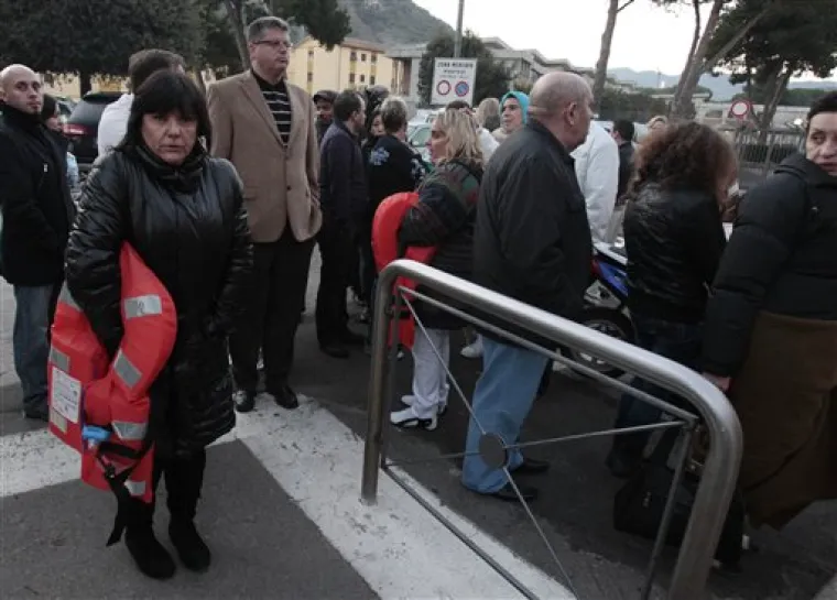 Panični putnici napustili talijanski Titanic