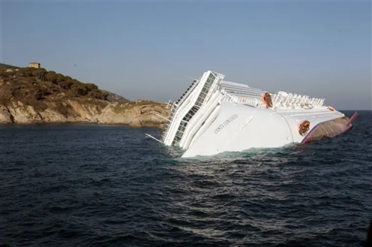 Panični putnici napustili talijanski Titanic