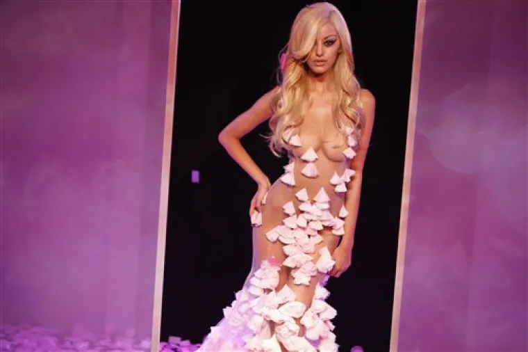 Popularna prostitutka osvaja modne piste