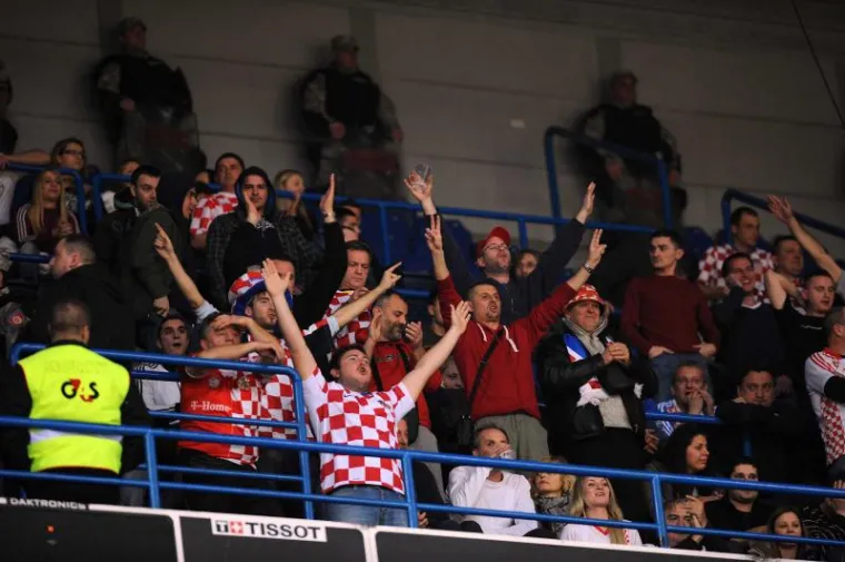 Hrvatski navijači u grotlu beogradske Arene