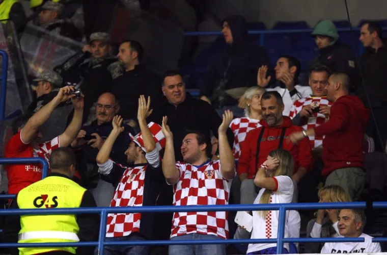 Hrvatski navijači u grotlu beogradske Arene
