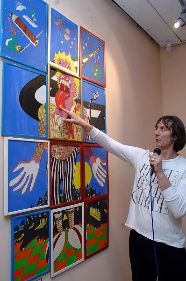 U Galeriji Krsto Hegedušić otvorena je retrospektivna izložba slika rock glazbenika Davora Gopca pod nazivom 'Ja volim samo sebe'.