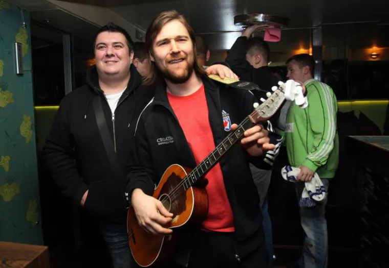 'Kauboji' uz tambure i cigare proslavili broncu!