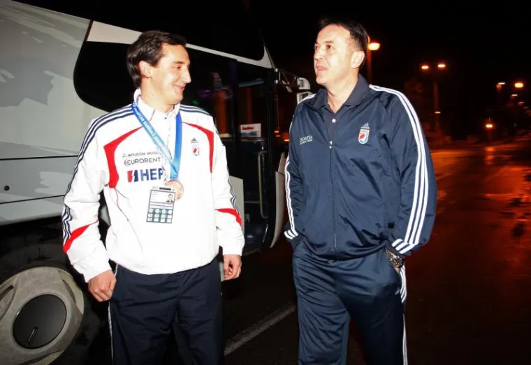 'Kauboji' uz tambure i cigare proslavili broncu!