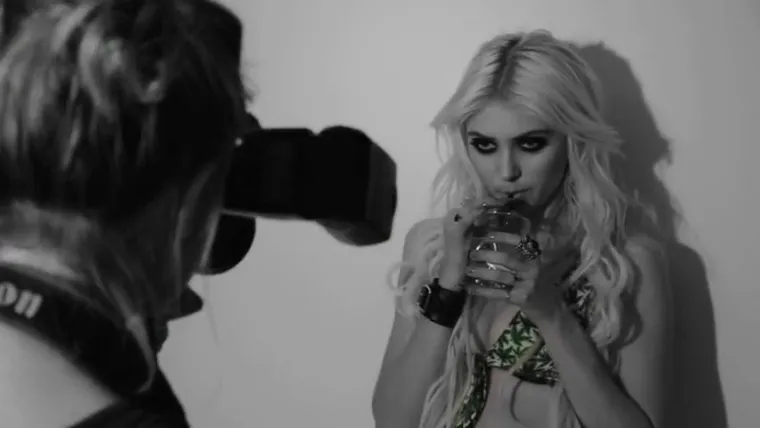 Punoljetnost proslavila golotinjom