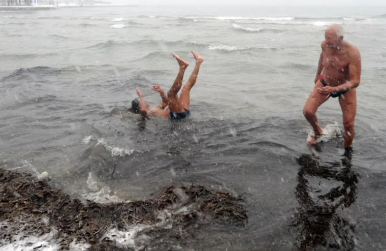 Picigin na snježnim Bačvicama