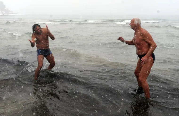 Picigin na snježnim Bačvicama