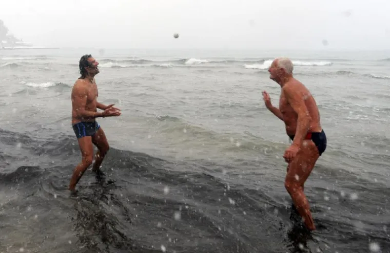 Picigin na snježnim Bačvicama