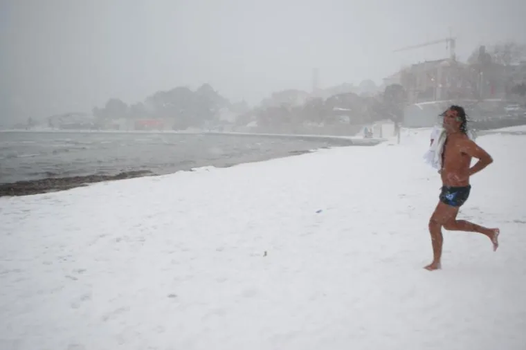 Picigin na snježnim Bačvicama