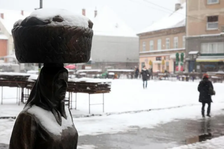 Snježni pokrivač zabijelio Zagreb