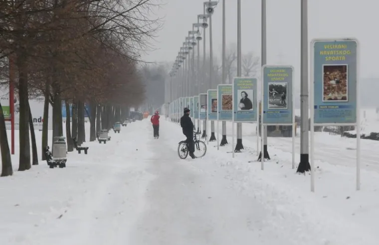 Snježni pokrivač zabijelio Zagreb