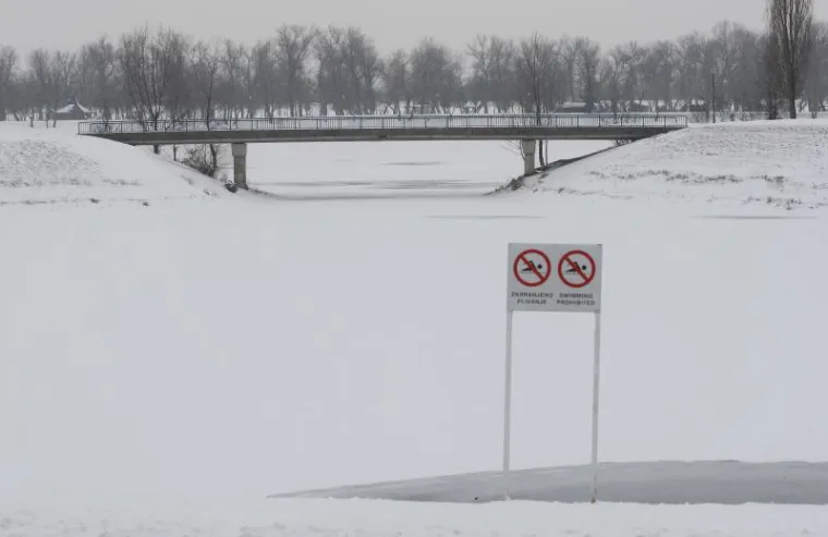 Snježni pokrivač zabijelio Zagreb