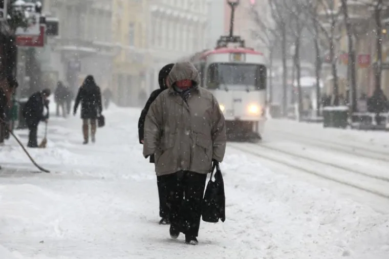 Snježni pokrivač zabijelio Zagreb