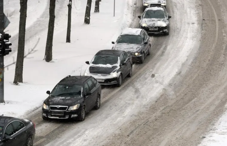 Snijeg izazvao neviđene probleme u prometu
