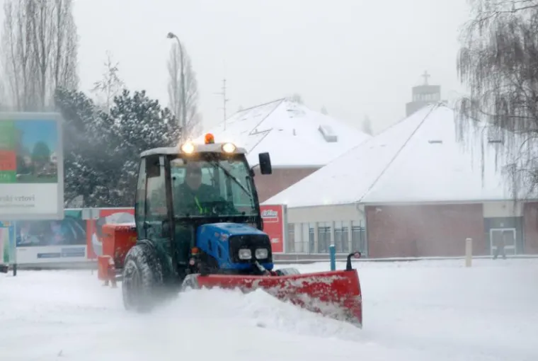 Snijeg izazvao neviđene probleme u prometu