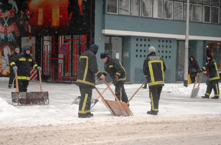 Snijeg izazvao neviđene probleme u prometu