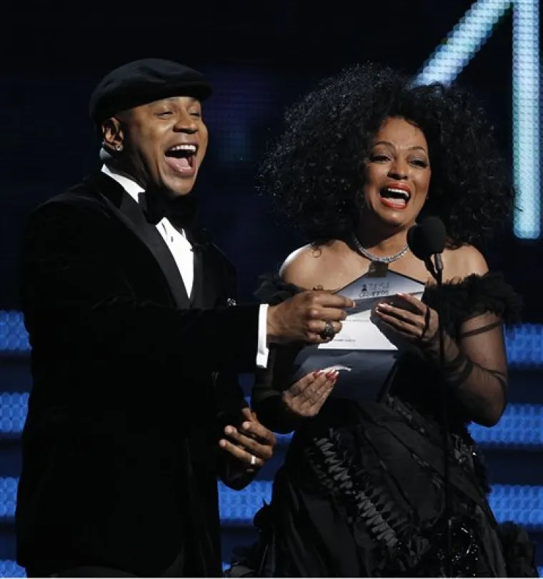 Adele potukla konkurenciju i slavila sa šest Grammya