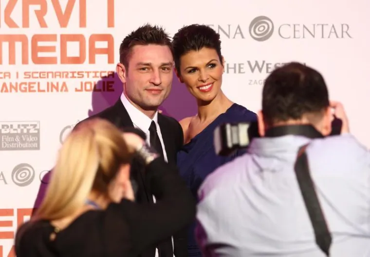 Poznati pohrlili upoznati Angelinu!