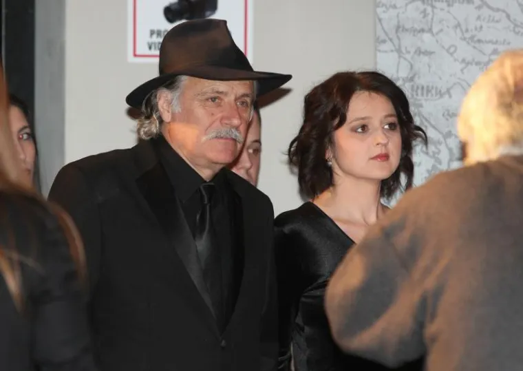 Poznati pohrlili upoznati Angelinu!