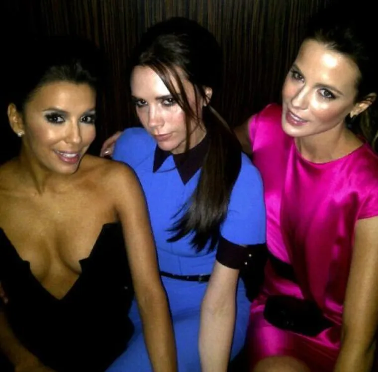 Očajnoj kućanici iz dekoltea skoro ispale grudi