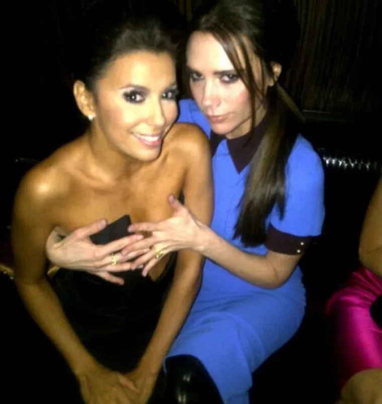 Očajnoj kućanici iz dekoltea skoro ispale grudi