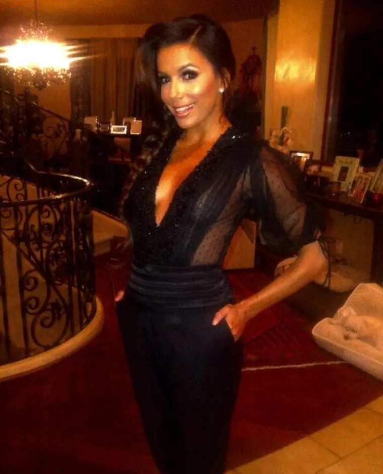 Očajnoj kućanici iz dekoltea skoro ispale grudi