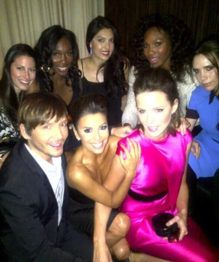 Očajnoj kućanici iz dekoltea skoro ispale grudi