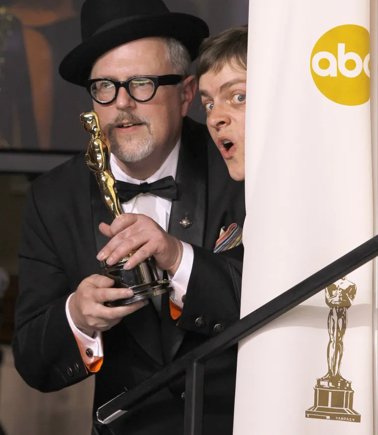 Brandon Oldenburg (lijevo) i William Joyce, dobitnici Oscara za animinirani kratki film "The Fantastic Flying Books of Mr. Morris Lessmore".