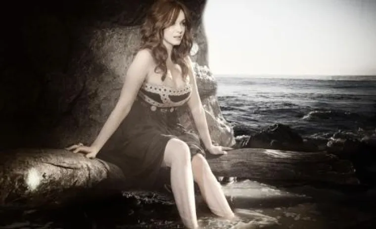 Prsata glumica u ulozi seksi sirene