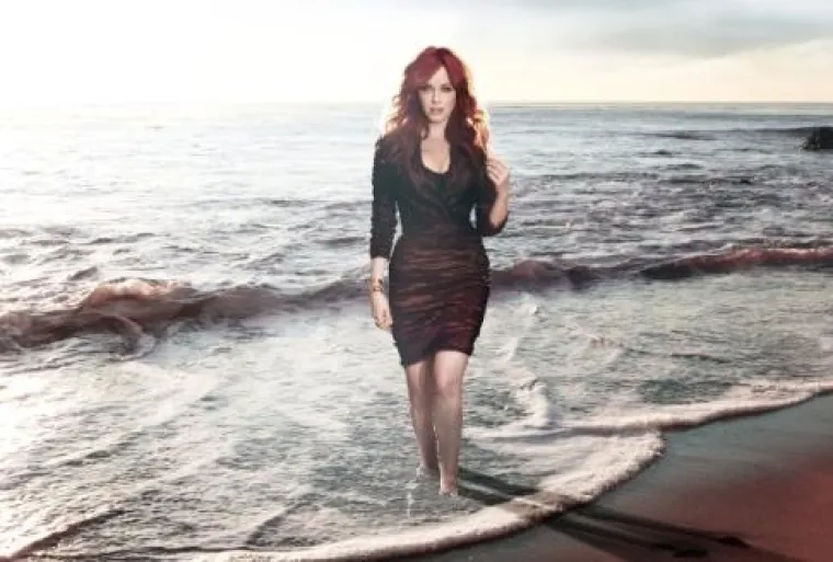 Prsata glumica u ulozi seksi sirene