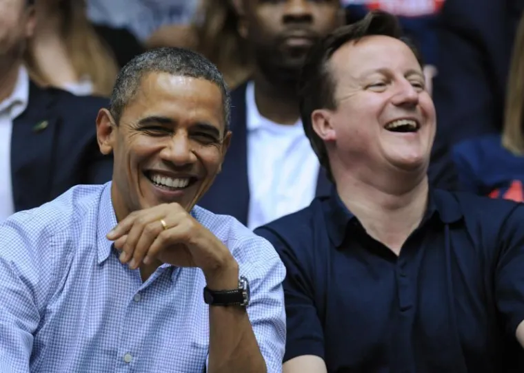 Obama i Cameron uživaju u hot dogu i utakmici