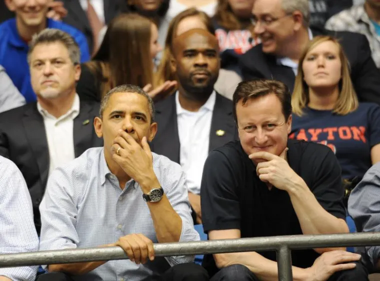 Obama i Cameron uživaju u hot dogu i utakmici