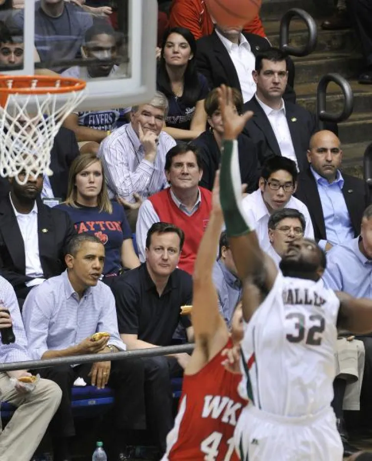 Obama i Cameron uživaju u hot dogu i utakmici