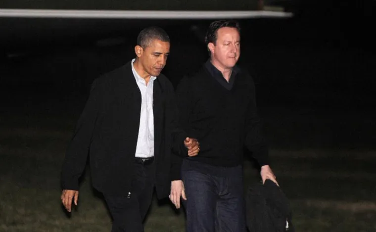 Obama i Cameron uživaju u hot dogu i utakmici