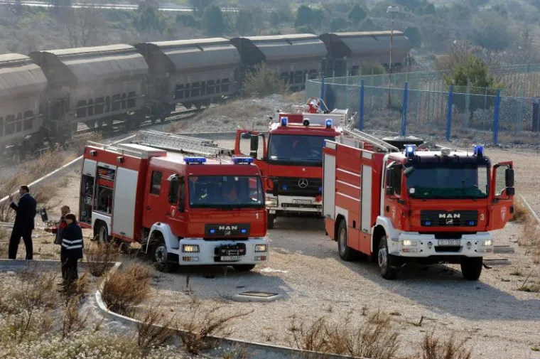 U &Scaron;ibeniku se zapalila lokomotiva