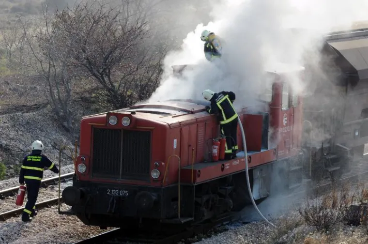 U &Scaron;ibeniku se zapalila lokomotiva