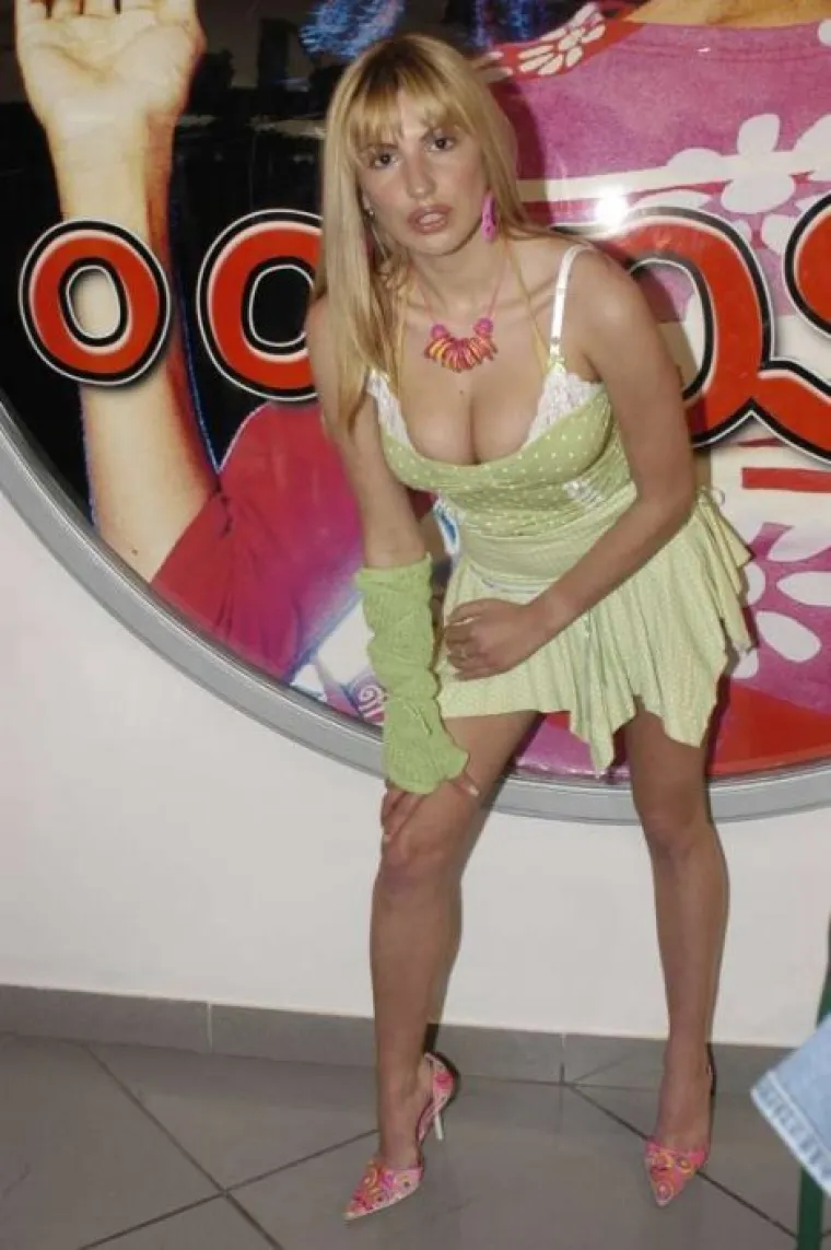 Atraktivna Modelsica u utrci za parlament!