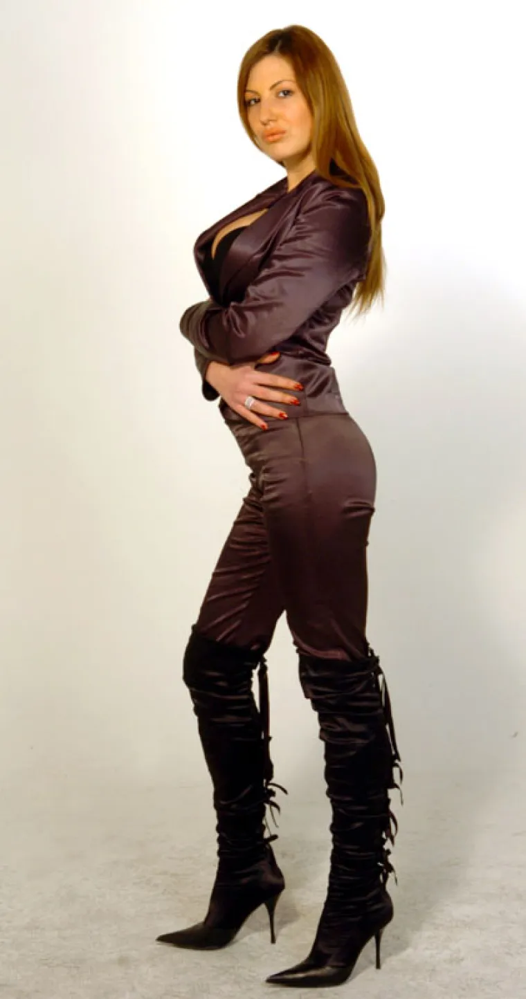 Atraktivna Modelsica u utrci za parlament!