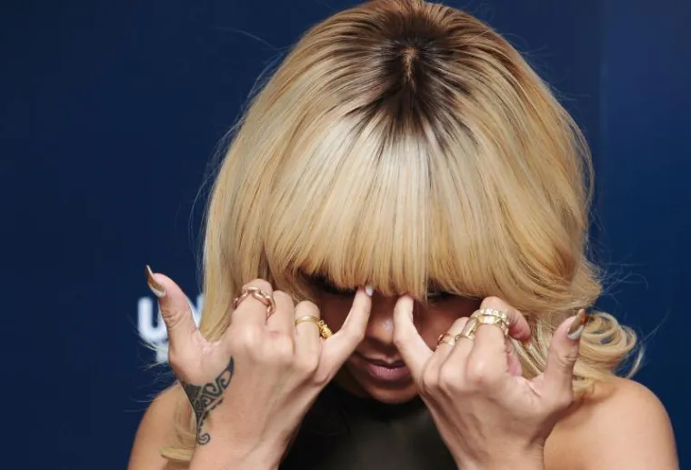 Rihanna opet zaboravila grudnjak!