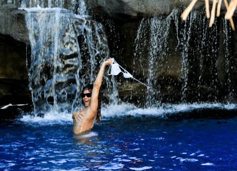 Pogledajte kako izgleda Rihannin odmor iz snova!