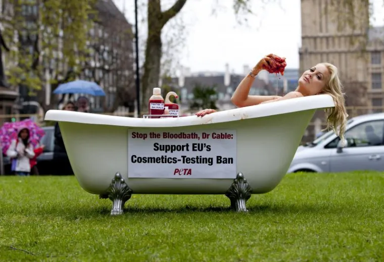 Playboyjeva zečica se okupala u krvi