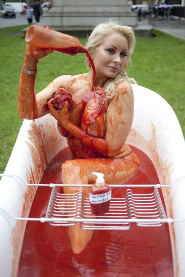 Playboyjeva zečica se okupala u krvi