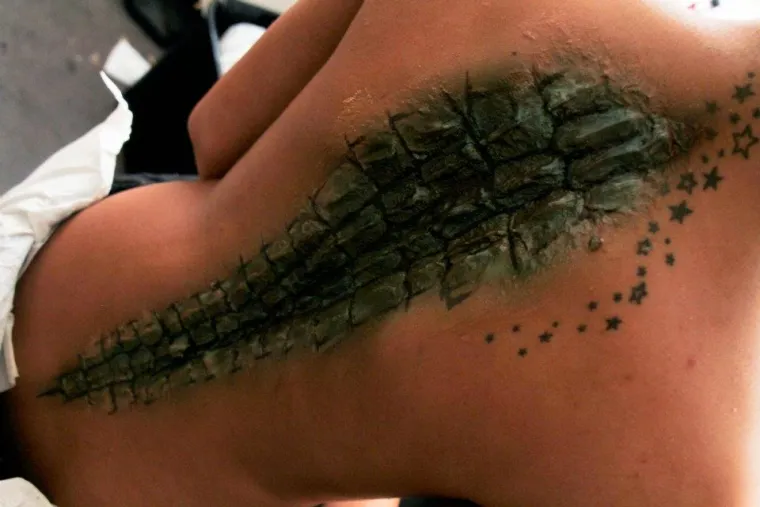 Rihanna pokazala piercing na bradavici