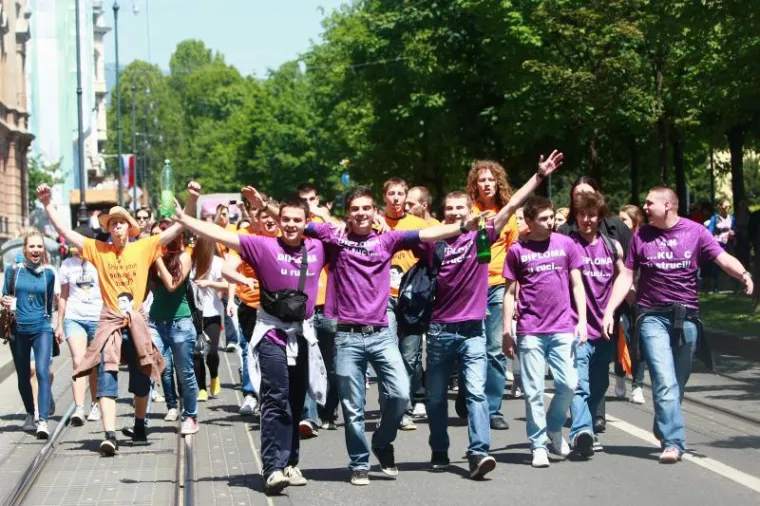 Maturanti se veselili na ulicama Zagreba