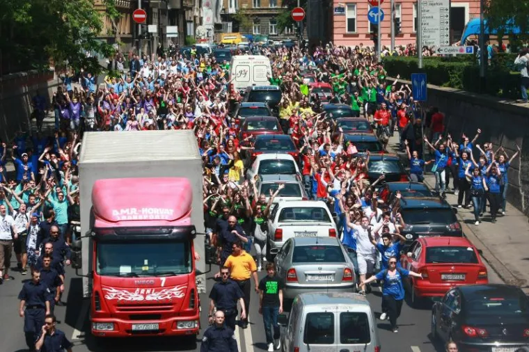 Maturanti se veselili na ulicama Zagreba